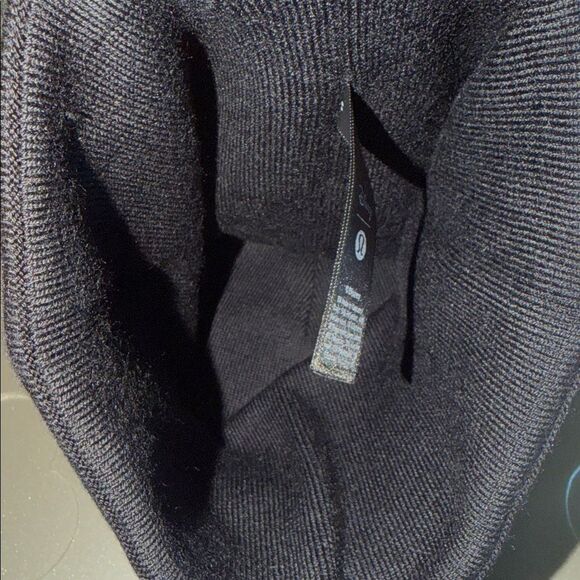 🆕 LULULEMON Disney x Lululemon Warm Revelation Beanie Mickey Mouse NWT Black - Picture 10 of 16